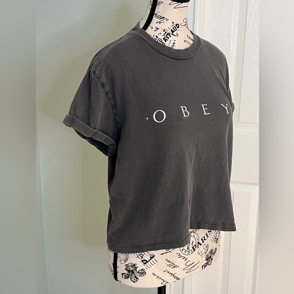 Obey T-Shirt | Gray | Cuff Sleeve | Size M | Preowned - Picture 5 of 7